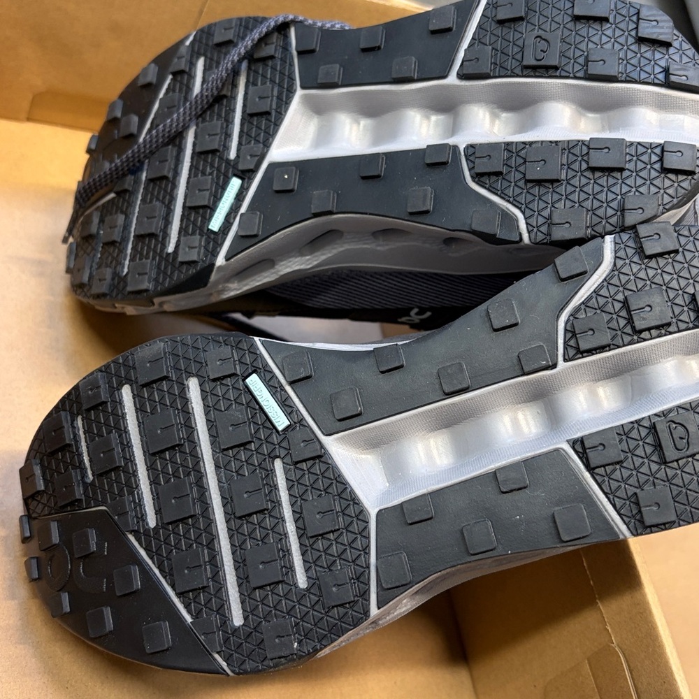 On Running Cloudhorizon BLACK ALLOY size 7 women’s On CloudHorizon hiking shoe - Picture 8 of 11